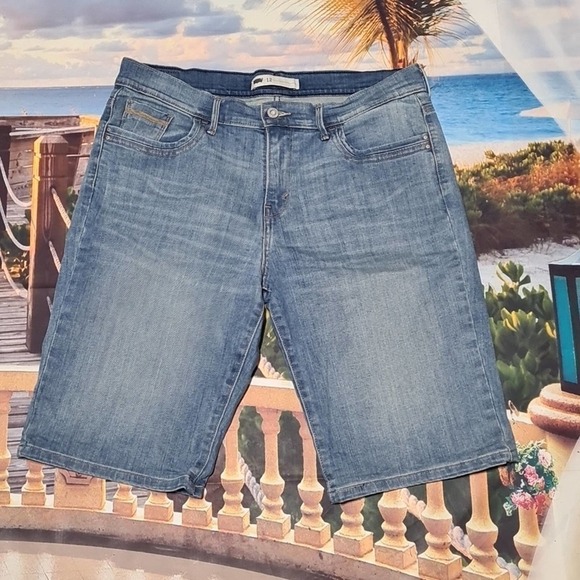 Levi's Bermuda Jean‎ Shorts Size 12 - Picture 1 of 5